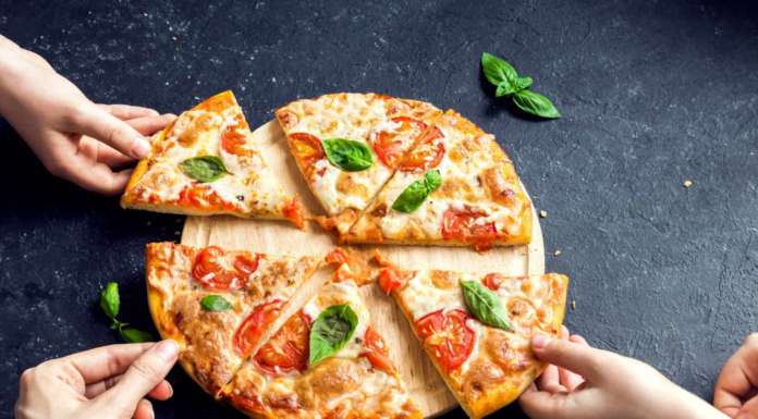 La pizza del sabato sera: così è più amica della bilancia (e della glicemia)