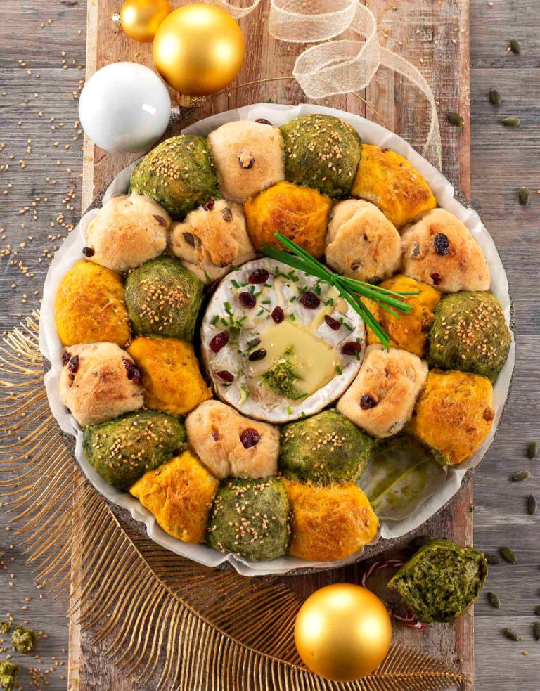 Ghirlanda di panini e camembert