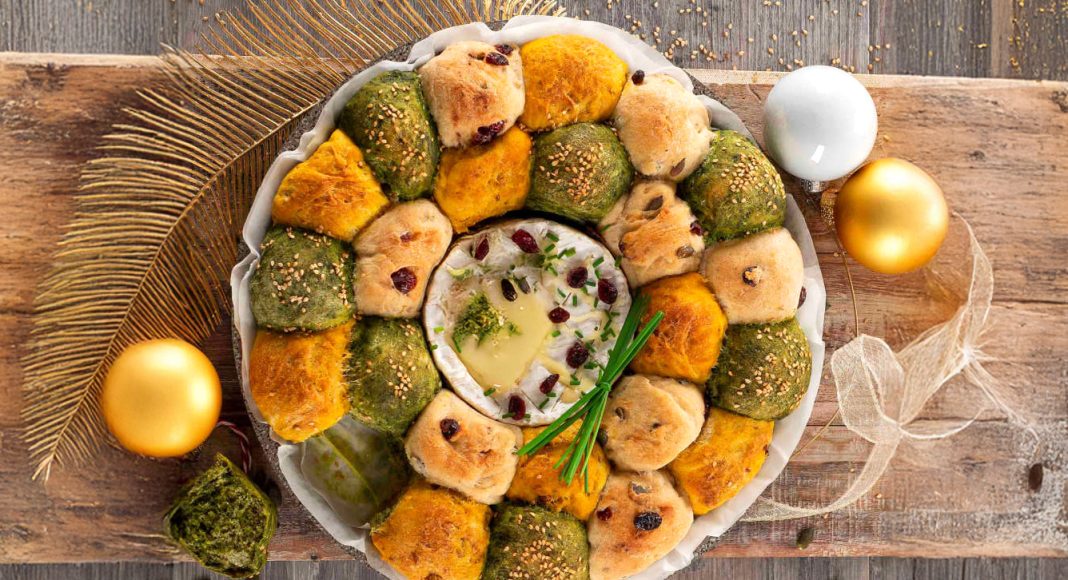 Ghirlanda di panini e camembert