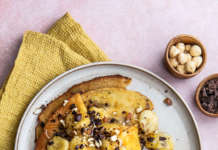 Crepes con banane, nocciole e cioccolato fondente