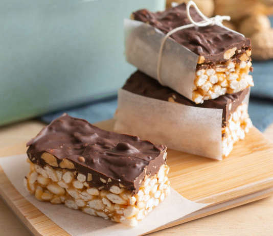 Dolcetti di arachidi, riso soffiato e cioccolato