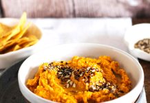 Hummus di carote arrosto con anacardi e semi