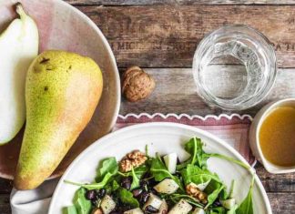 Insalata di pere con fagioli neri e noci