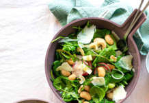 Insalata di spinaci e rucola con fagioli bianchi di Spagna