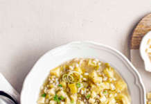 Minestra di orzo, patate e porri con toma di montagna