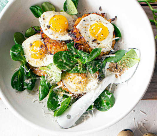 Mini roesti di patate al forno con uova e songino