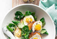 Mini roesti di patate al forno con uova e songino