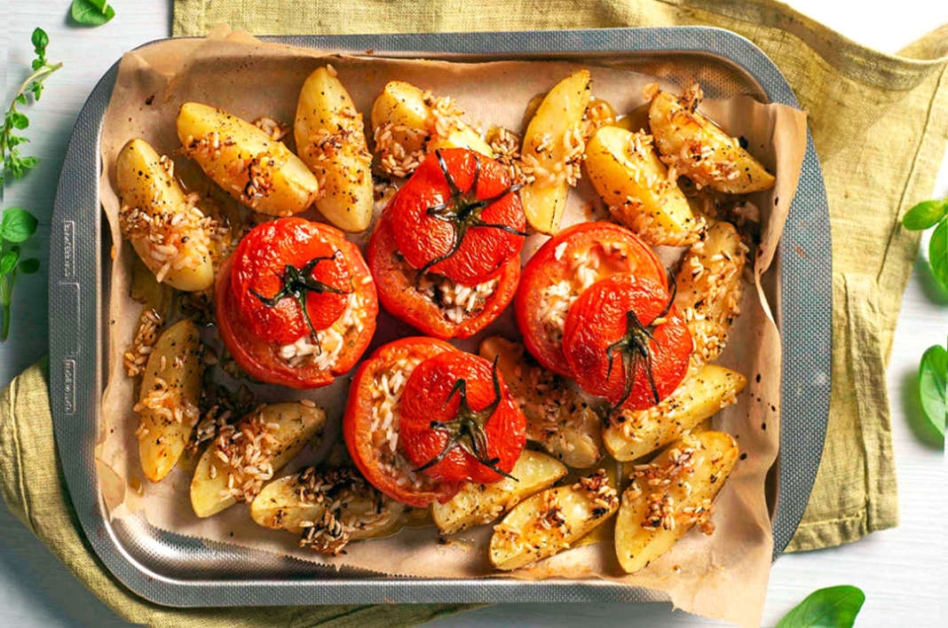 pomodori-riso-patate-forno Pomodori ripieni di riso alla romana con patate