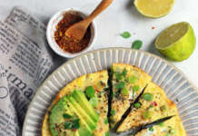 Frittata super proteica con caprino, piselli e fave