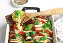 Caprese cotta di pomodori, zucchine, mozzarella e basilico