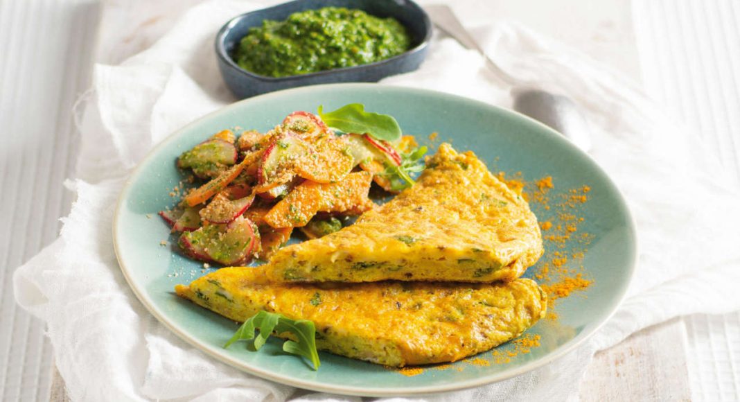 Frittata alla curcuma con ortaggi al pesto di rucola