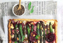 Torta salata di asparagi, cipollotti, barbabietola
