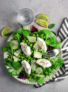 Insalata di songino, piselli, parmigiano e ricotta