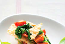 Lasagnette di parmigiano, spinaci e pomodori