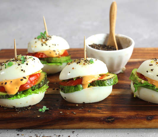 Sandwich di uova ripieni di verdure