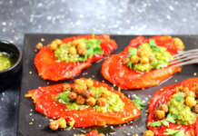 Filetti di peperone con pesto e ceci croccanti