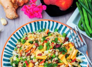 Orzo alle pesche e zenzero con fagiolini e scamorza affumicata