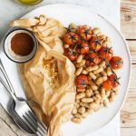 Riso bianco al cartoccio con pomodorini confit e fagioli