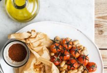 Riso bianco al cartoccio con pomodorini confit e fagioli