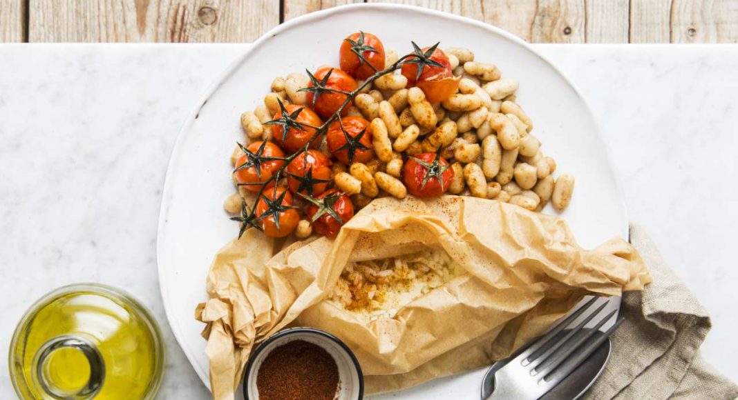 Riso bianco al cartoccio con pomodorini confit e fagioli