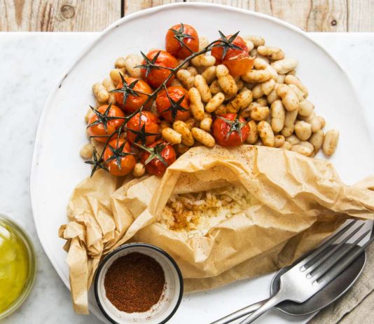 Riso bianco al cartoccio con pomodorini confit e fagioli
