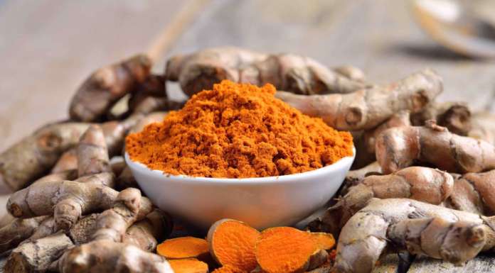 Grazie alla curcuma, l’acidità (di stomaco) se ne va