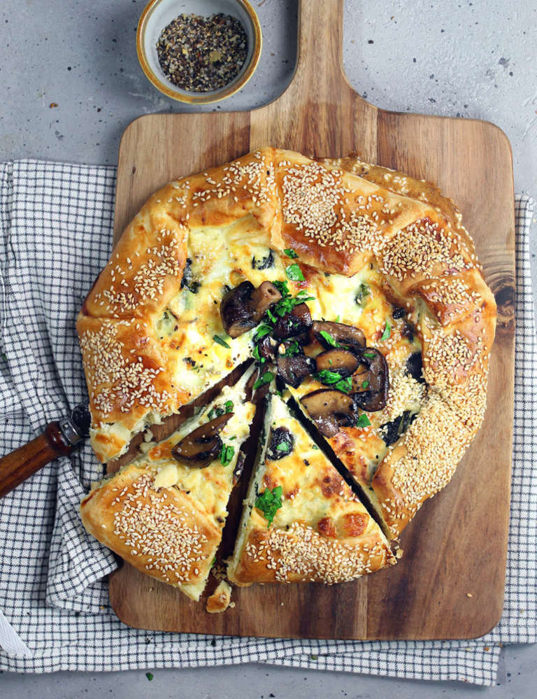 Torta salata al formaggio e funghi