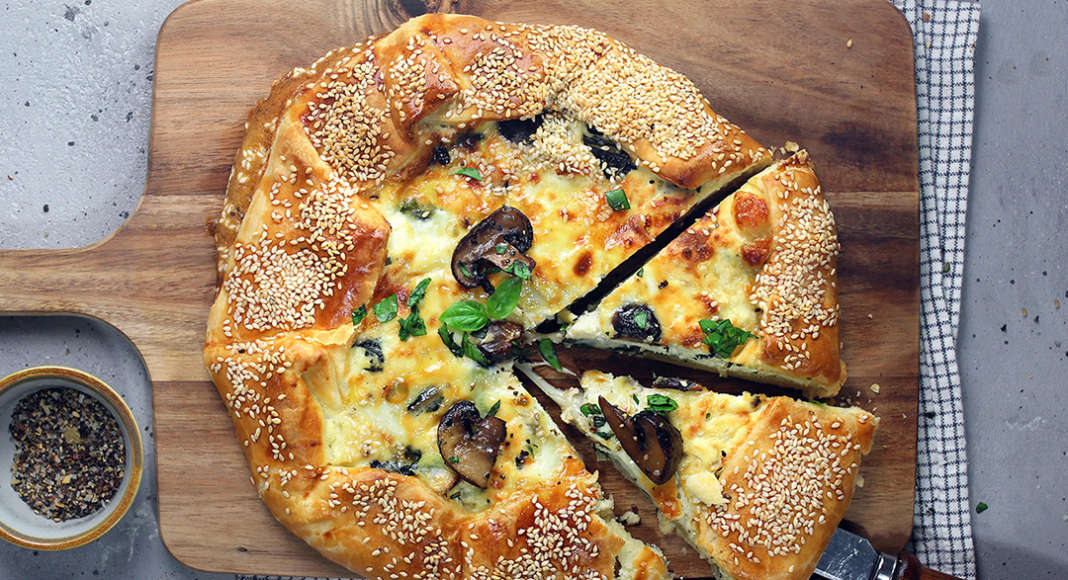 Torta salata al formaggio e funghi