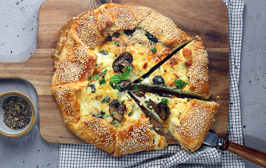 Torta salata al formaggio e funghi