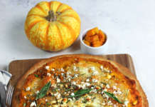 Pizza farcita con zucca e scamorza affumicata