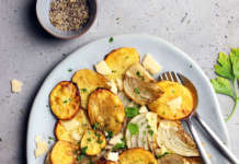 Patate e finocchi a fette al forno