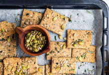 Cracker d'orzo integrale ai semi misti