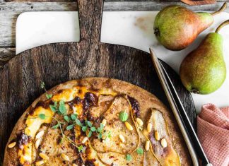 Pizza integrale ai 4 formaggi con pere