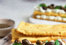 Chiacchiere salate con formaggio e olive