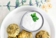 Crocchette di patate e cicoria con crema di kefir