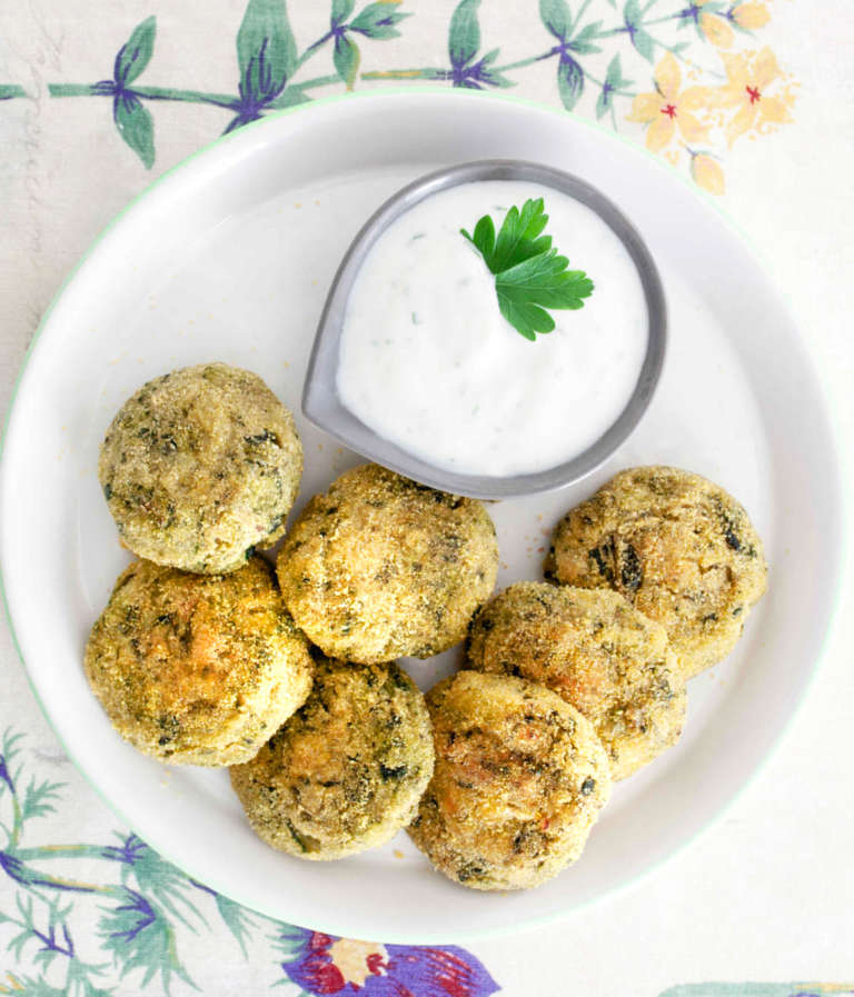 Crocchette di patate e cicoria con crema di kefir