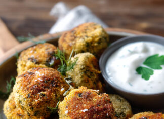 Crocchette di patate e cicoria con crema di kefir