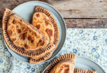 Gozleme di farro in padella con scarola e noci