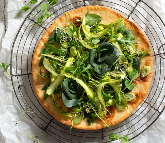 Pane naan con crudités di primavera