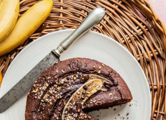 Torta al cacao con banana e avocado