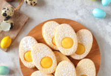 Biscotti pasquali con crema pasticcera all'acqua