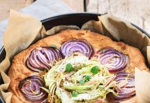 Focaccia integrale alle cipolle e carciofi marinati