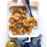 Patate novelle schiacciate con cumino, coriandolo e gomasio