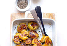 Patate novelle schiacciate con cumino, coriandolo e gomasio