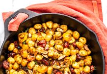 Gnocchi con pomodorini confit e mandorle