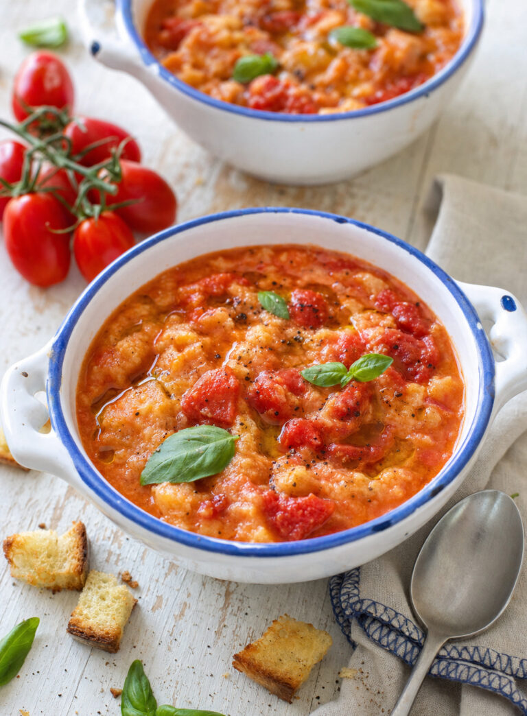 Minestra di pane e pomodoro