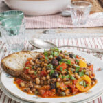 Stufato estivo di fagioli dell'occhio