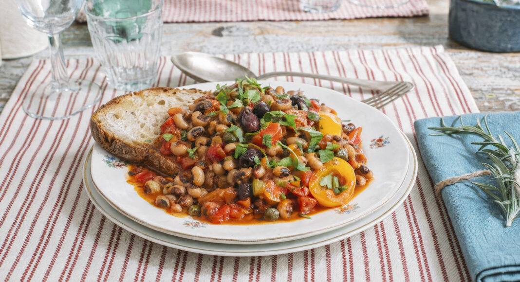 Stufato estivo di fagioli dell'occhio