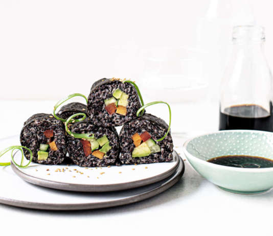 sushi vegan di riso nero