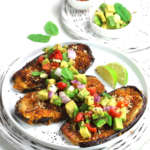 Bistecche vegan di melanzana con dadolata di avocado